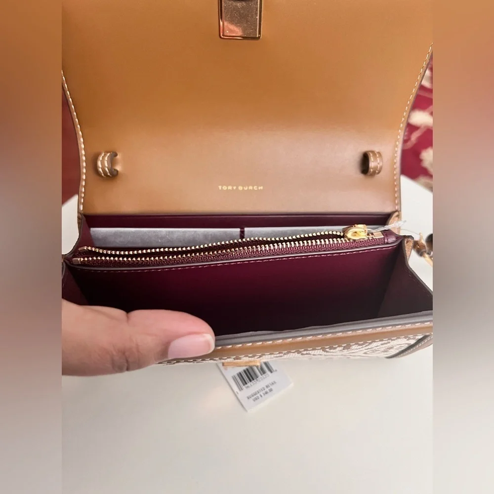 TORY BURCH • MONOGRAM CANVAS CLUTCH CROSSBODY BAG LEATHER LINING